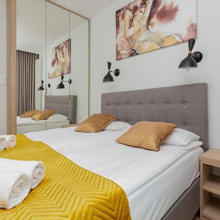 Mennica Residence - City Center Apartments By Noclegi Renters Varsavia Esterno foto
