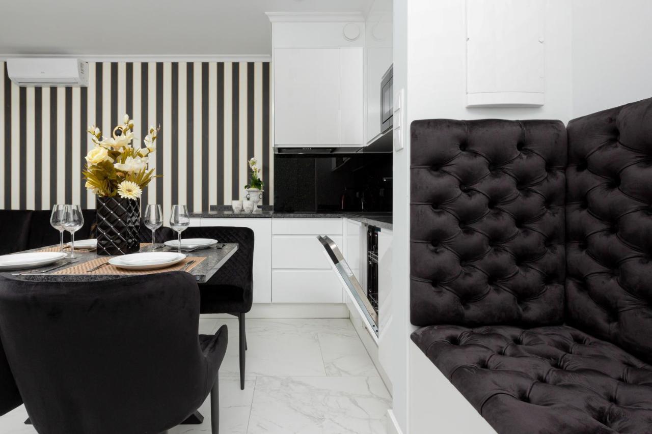 Mennica Residence - City Center Apartments By Noclegi Renters Varsavia Esterno foto