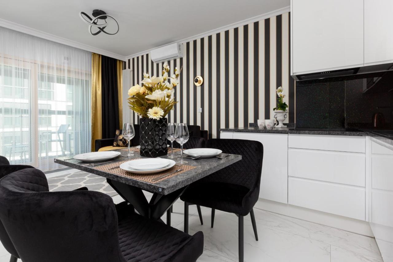 Mennica Residence - City Center Apartments By Noclegi Renters Varsavia Esterno foto
